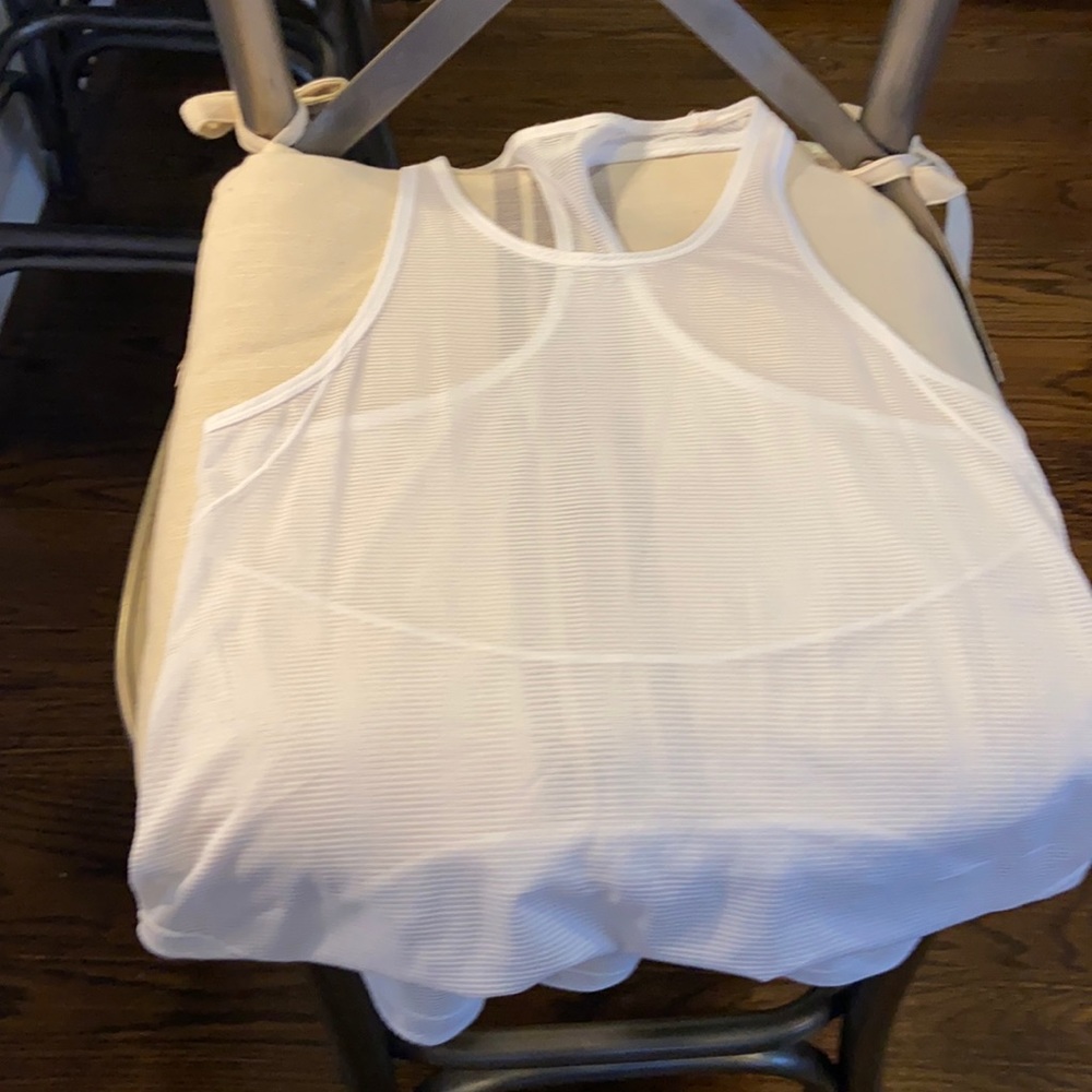 Lululemon mesh white tank sz 4